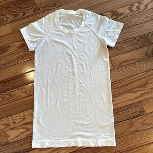Lululemon Swiftly Tech Short sleeve shirt